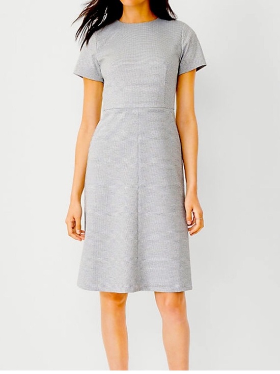 Ann Taylor Dresses & Skirts - Ann Taylor Business Casual Short Sleeve Sheath Dress Size: 10